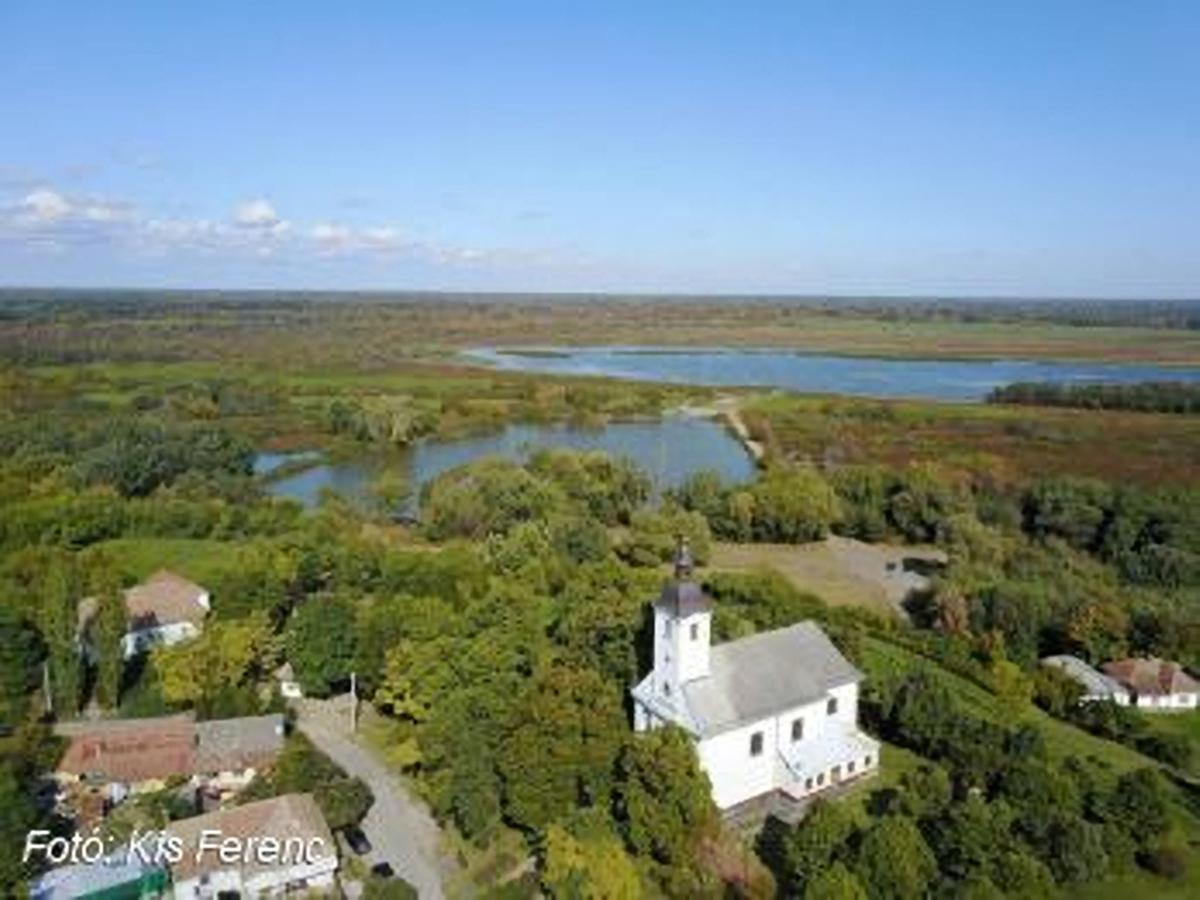 Napsugár Nyaraló Villa Tiszaalpar Kültér fotó